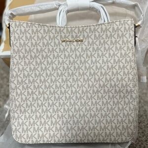 Michael kors Jet Set Travel Light Messenger Bag